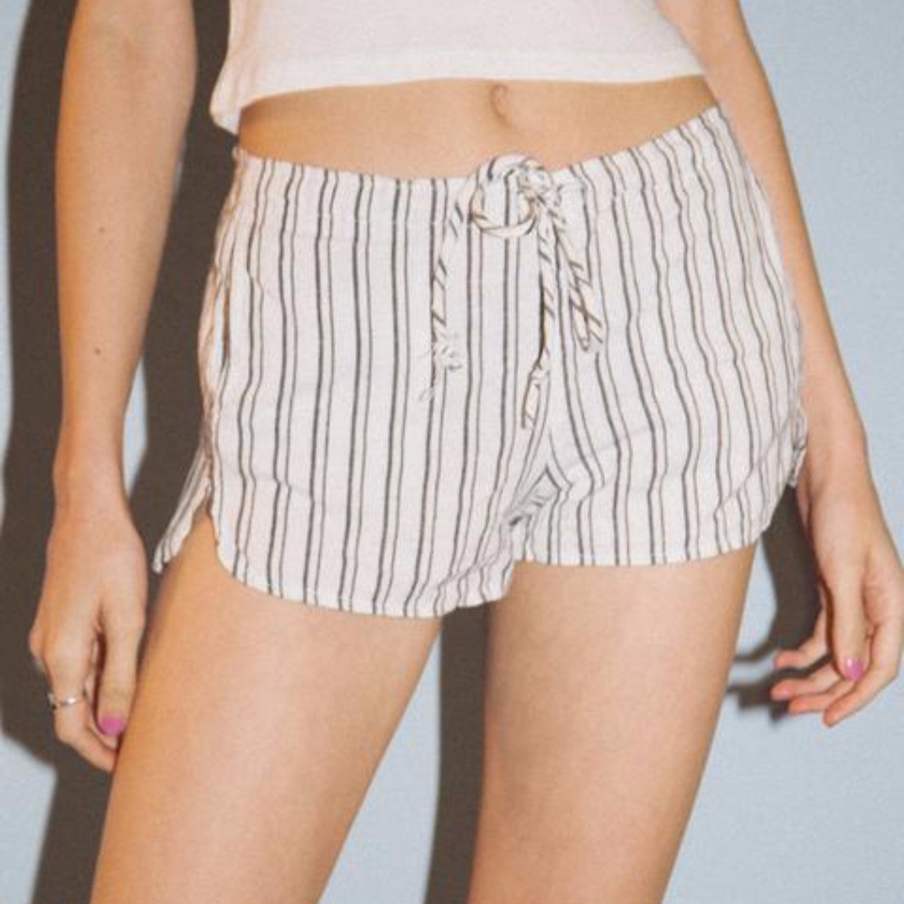 Brandy Melville Striped Linen Shorts - white and blue